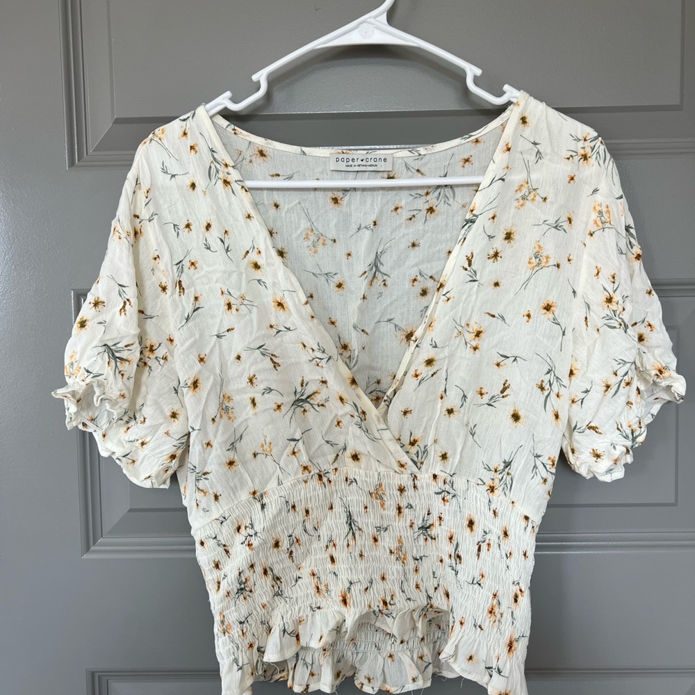 Paper Crane Cream Floral Smocked Cropped Blouse Size Medium